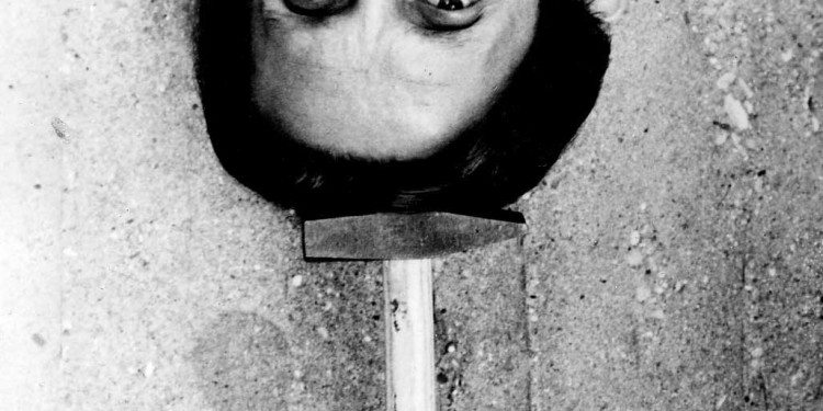 Mladen Stilinović Kalapács / Hammer, 1982 (FEJJEL LEFELÉ! / PLEASE CHECK ORIENTATION, UPSIDE DOWN!!) Ludwig Múzeum - Kortárs Művészeti Múzeum gyűjteménye / Collection of Ludwig Museum - Museum of Contemporary Art