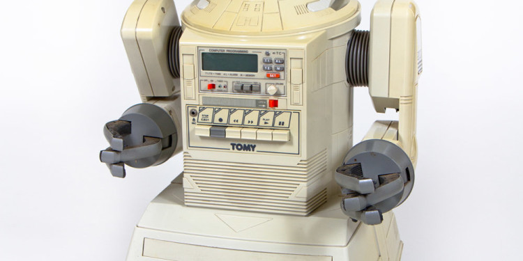 Century of the Child: Growing by Design 1900-2000 Omnibot 2000, remote-controlled robot. c. 1985. Various materials, 24 x 15 x 14″ (61 x 38.1 x 35.6 cm). Manufactured by Tomy (formerly Tomiyama), Katsushika, Tokyo. Space Age Museum/Kleeman Family Collection, Litchfield, Connecticut