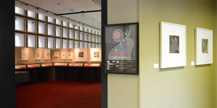Allestimento della mostra di Donato Di Zio a cura di Gillo Dorfles, Biblioteca Sormani, Milano 2012. Foto Paolo Mariani