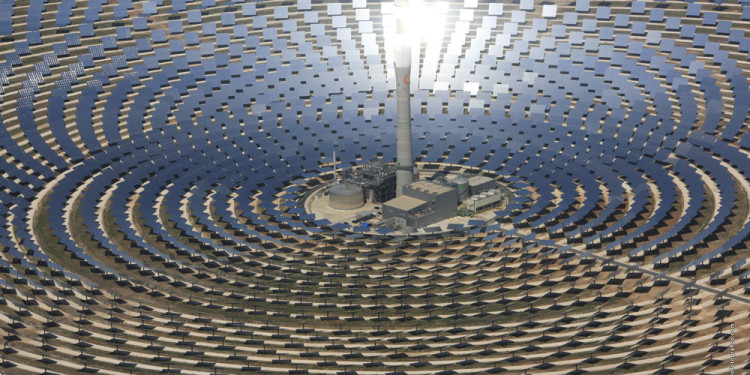 L’immagine mostra un impianto solare in Spagna esempio europeo di come, in un futuro ormai prossimo, verrà ricavata energia rinnovabile dal sole dei deserti.